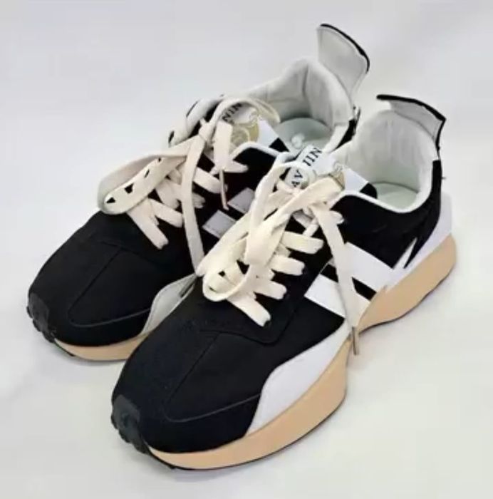 Продам кроссовки женские