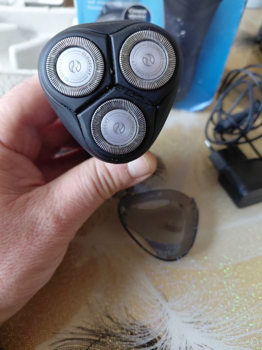 Vind aparat de ras Philips seria 1000