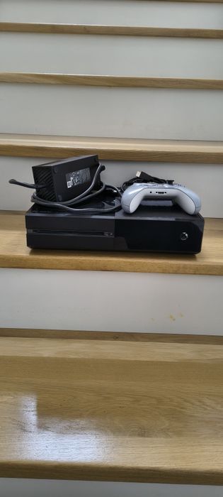 XBOX ONE cu 1 controller