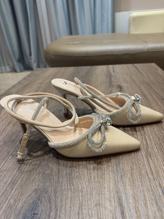 Официални обувки с панделка и камъни