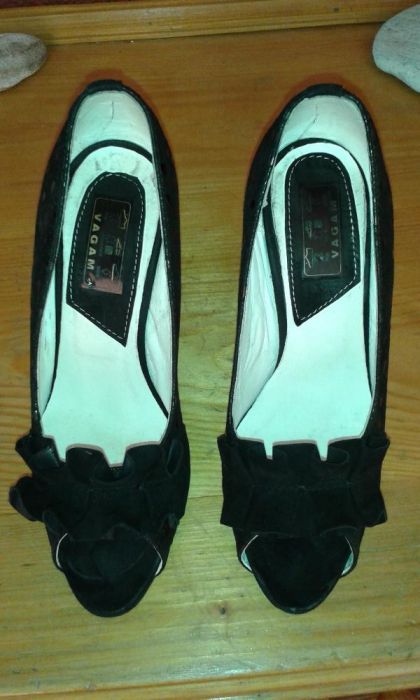 Vand pantofi din piele