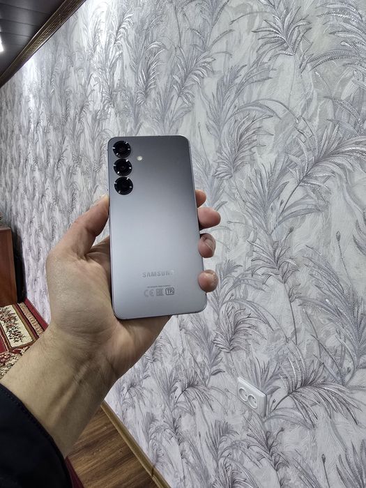 Srochno Samsung S25 2sim 12/256g sotiladi