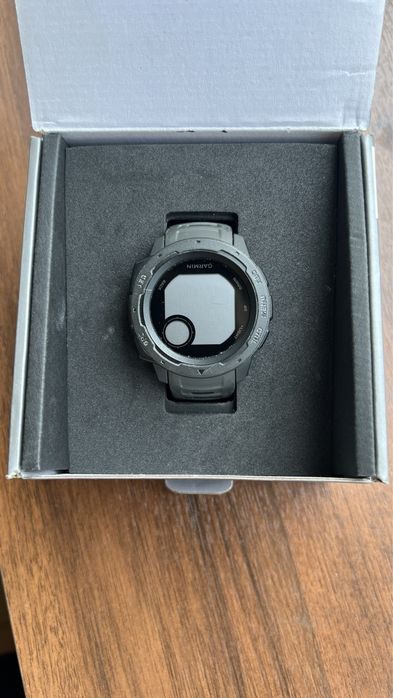 Часы Garmin Instinct