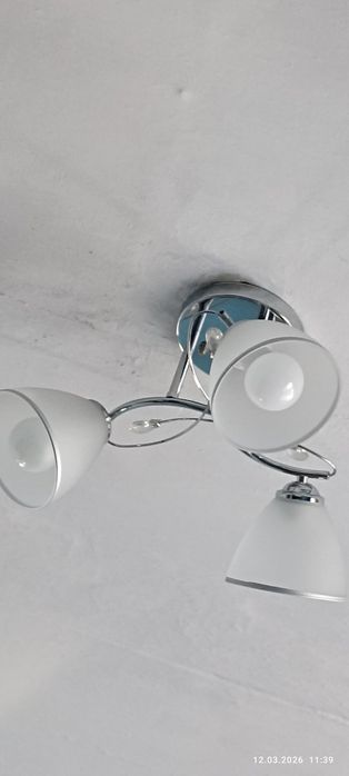 Люстра белая стекло