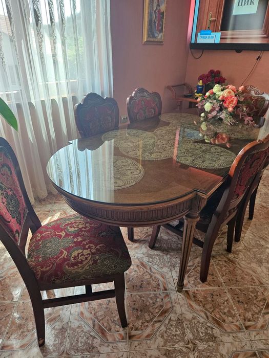 Класическа трапезна маса