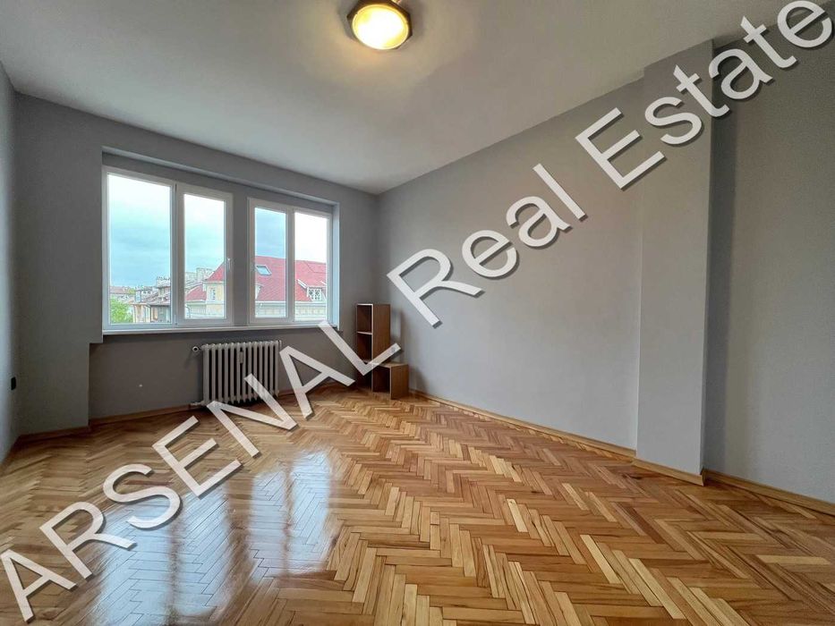 Дава се под наем Четиристаен апартамент в София, Център - 115 кв.м за 850 € - Снимка #1