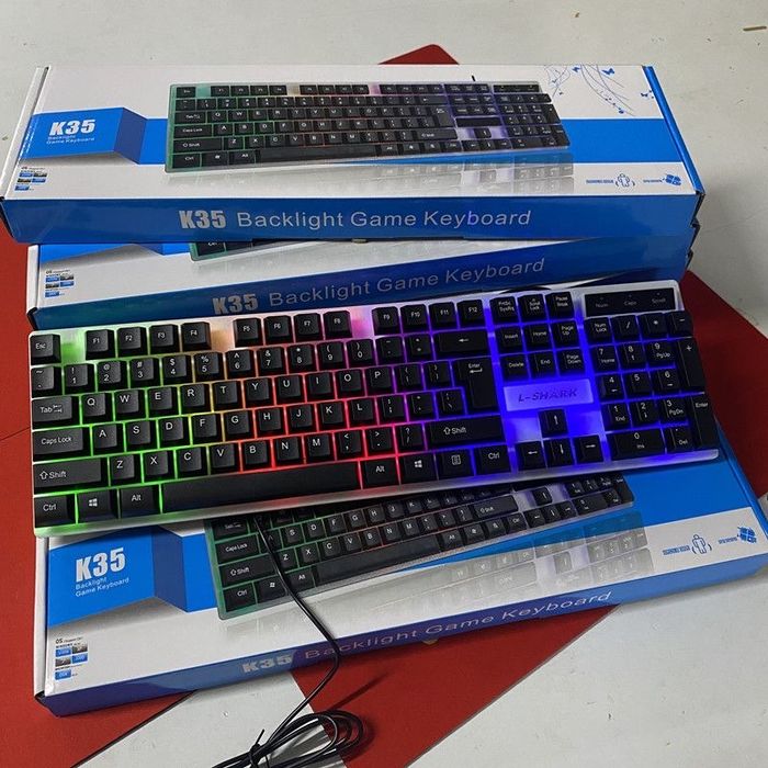 Oq klavira tura rgb bor va igravoy bosilishlari yumsho