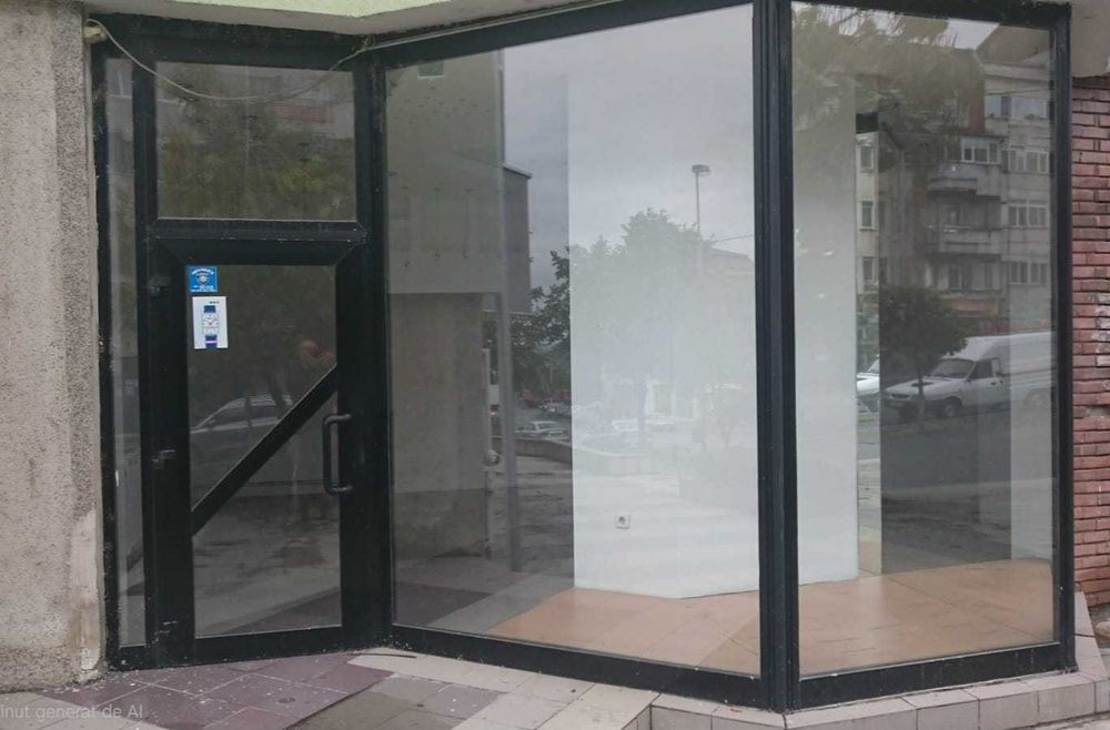 Proprietar, vand spatiu comercial modernizat, in suprafata de 65 mp situat pe B-dul N. Titulescu, in apropriere de Kaufland