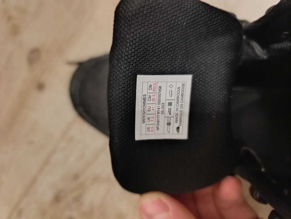 Продавам зимни обувки The North Face и обувки Nike Air Max.