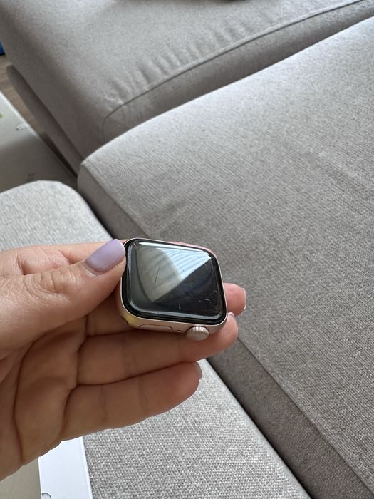 Смарт часовник Apple watch SE