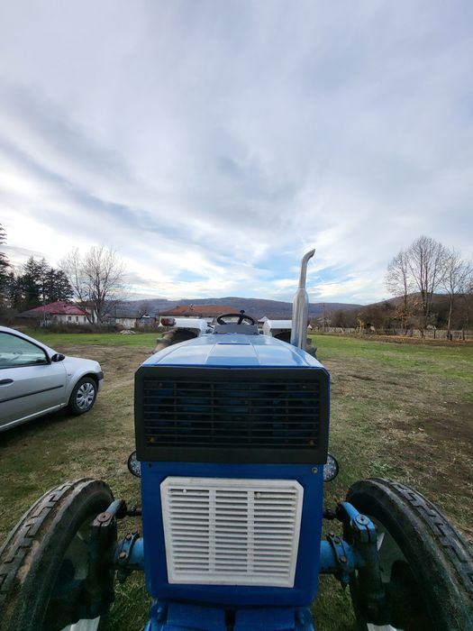 Tractor Universal UTB640