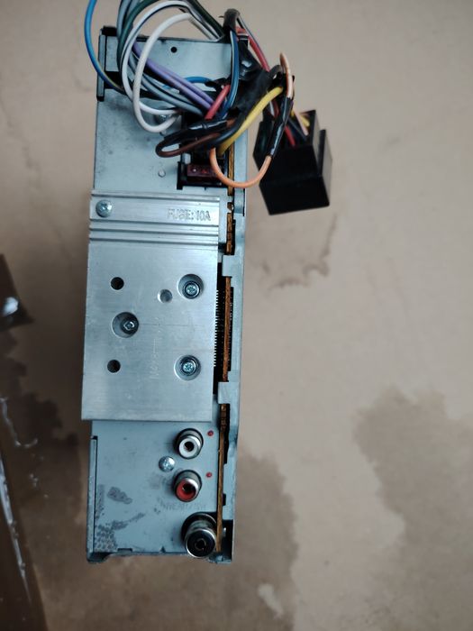 Vând radio cd MP3 Jvc cu auxiliar și slot usb  in perfecta stare