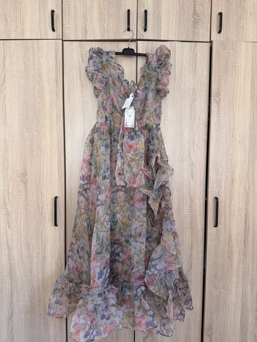 Нова рокля Miss Rosier – Margaux off-shoulder ruffled midi dress