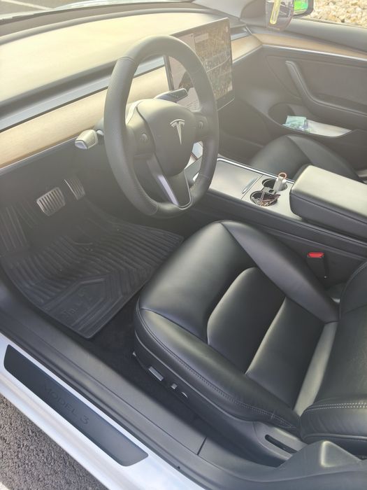 Vând tesla model 3 long range