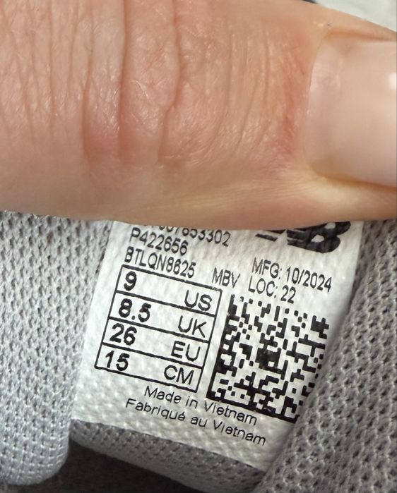 Детски оригинални маратонки new balance 26 номер на цена 45€.