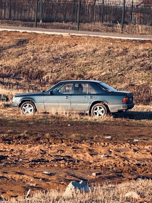 Продам 124 мерс е200