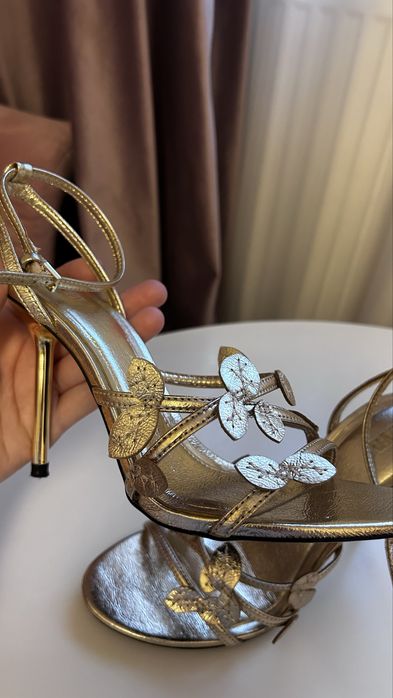 Vand Sandale Zara, marimea 37