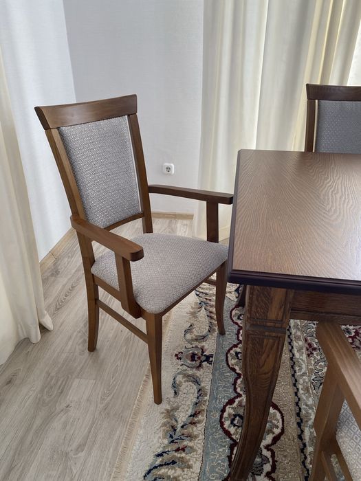 Стол гостинный со стульями