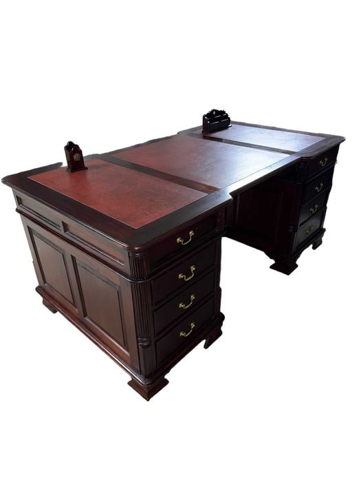 Класическо бюро Chesterfield