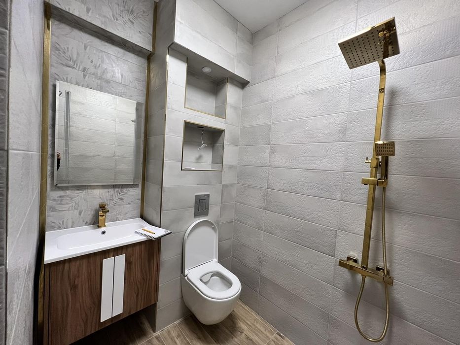 Дава се под наем Тристаен апартамент в София, Център - 80 кв.м за 1345.38 € - Снимка #9