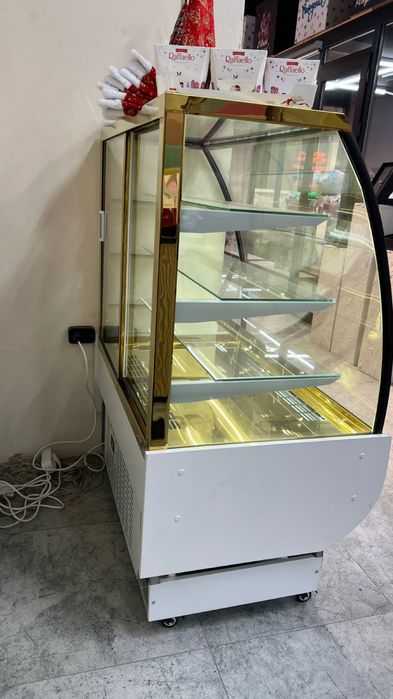 Кондитерский холодильник, витринный холодильник