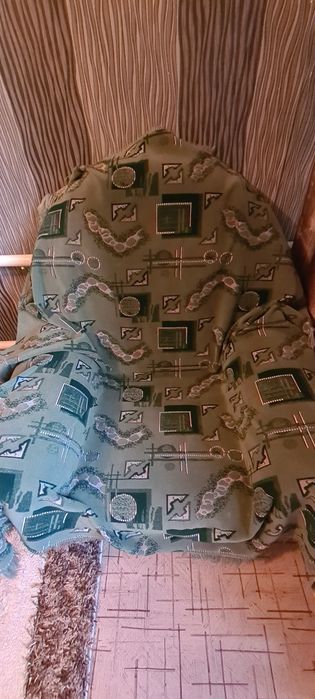 Продам диван с 2 креслами