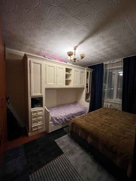 Продается шкаф молочного цвета