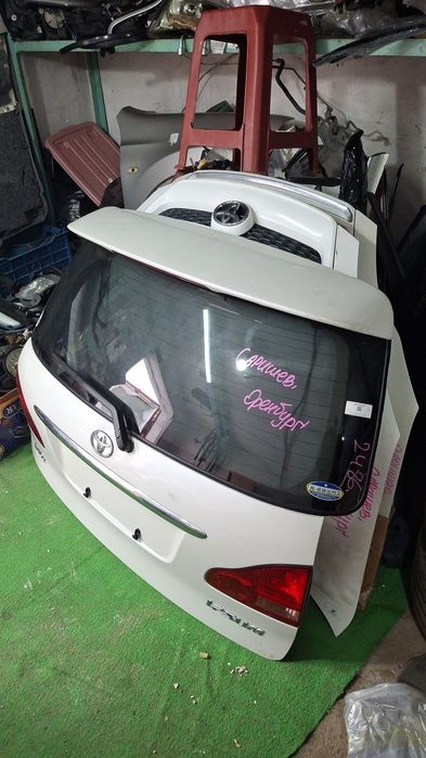 Дверь багажника Тойота ипсум