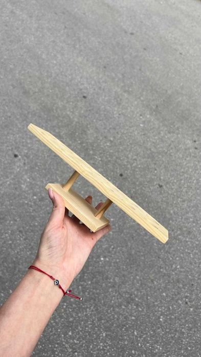 дръвена стойка за фуниики