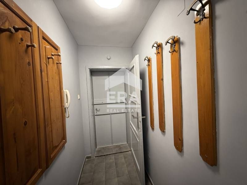 Двустаен, ремонтиран, тухлен апартамент за продажба, с голяма дневна,