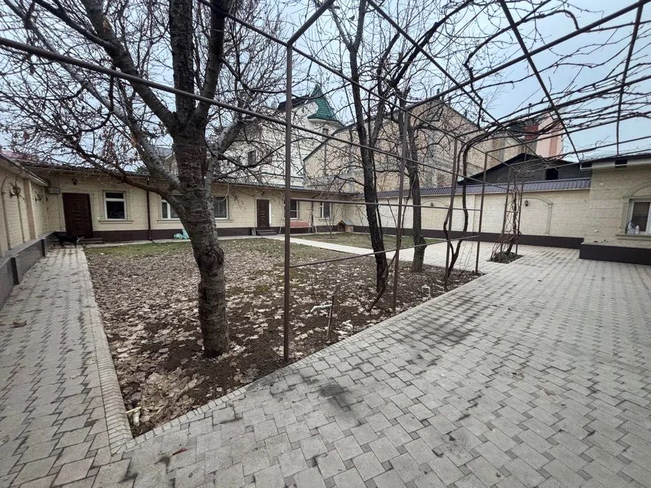 Продается ровный участок в элитной маххале центр Луночарского