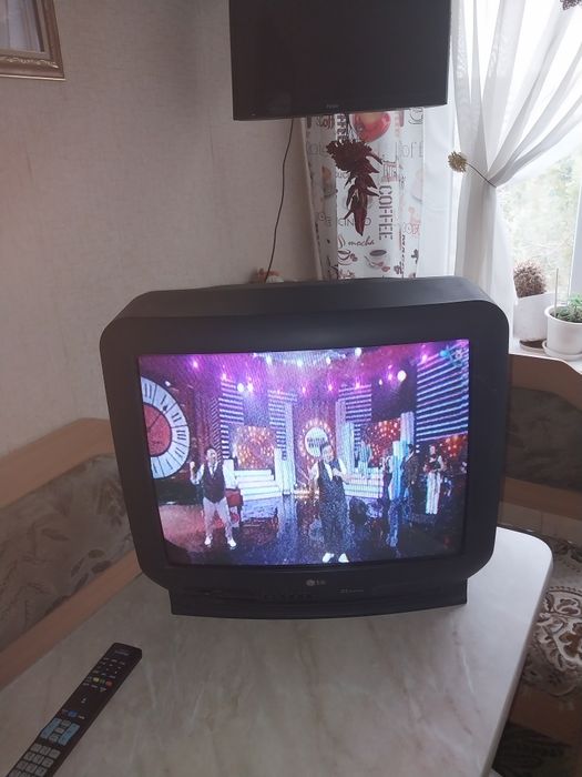 Продам Б/У  телевизор