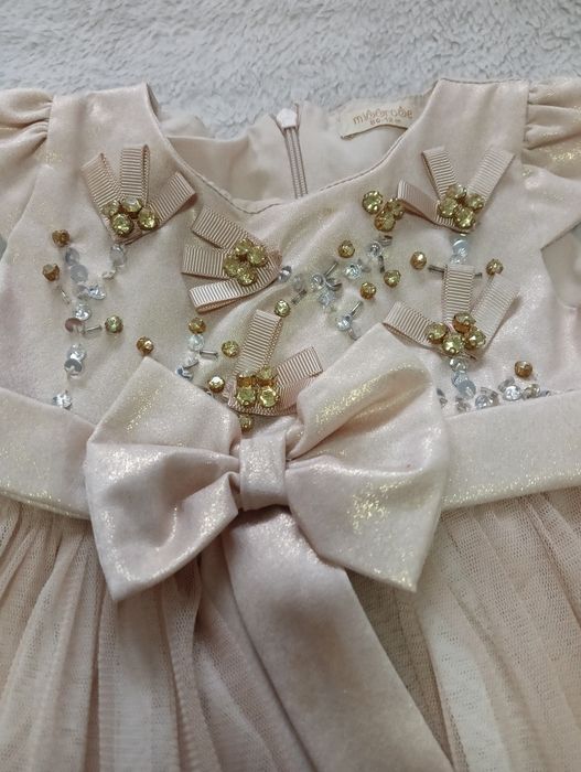 Пакет вещей большой, в основном для девочек