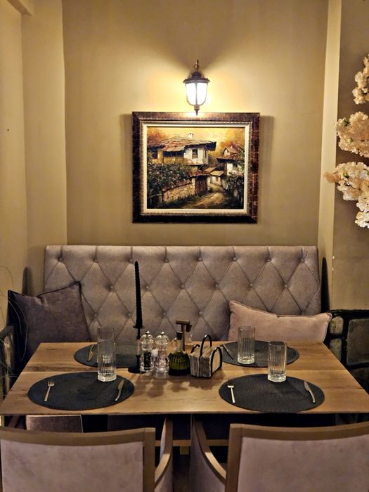 Трапезна/ холна маса от дъб с метални крака- скосена