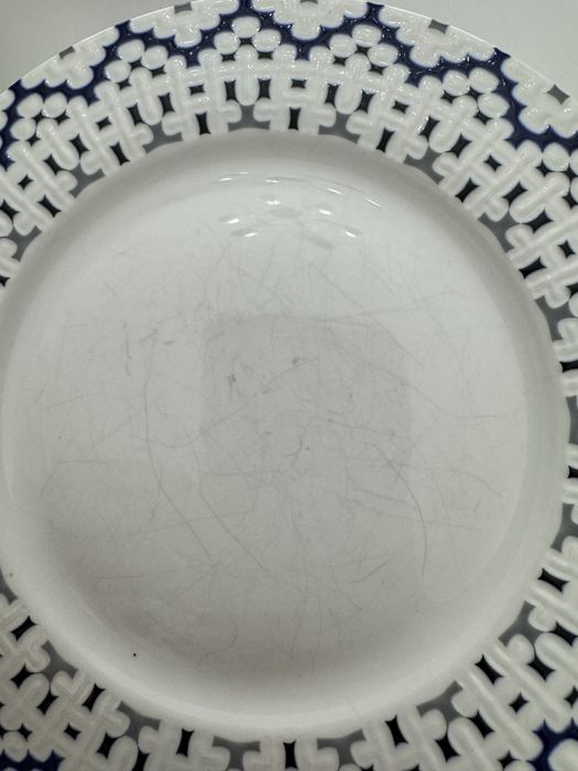 Тарелки из фарфора