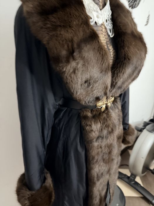 Haina cu blana naturala de vizon!