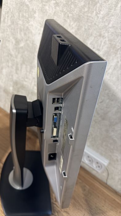 Два монитора Dell 1908FPt