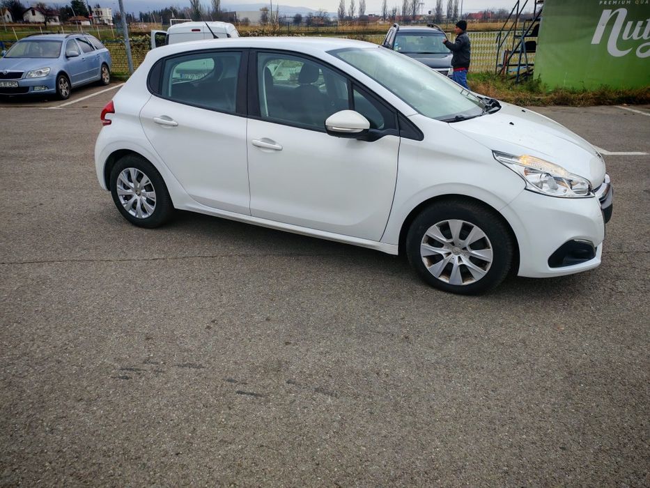 Peugeot 208 2017 1.6 euro blue hdi