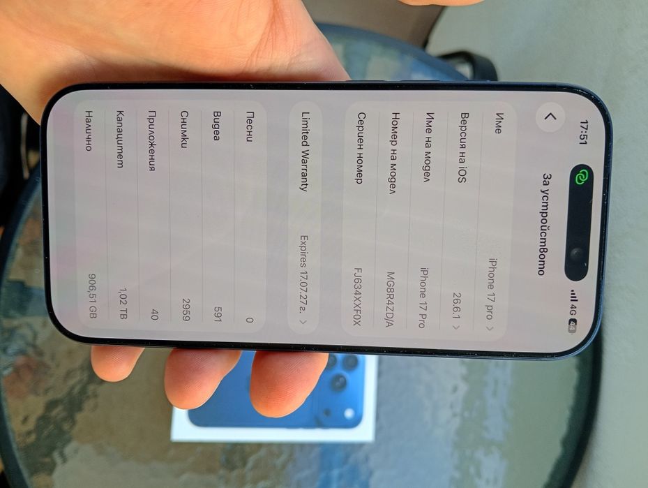 Iphone 17 pro blue
