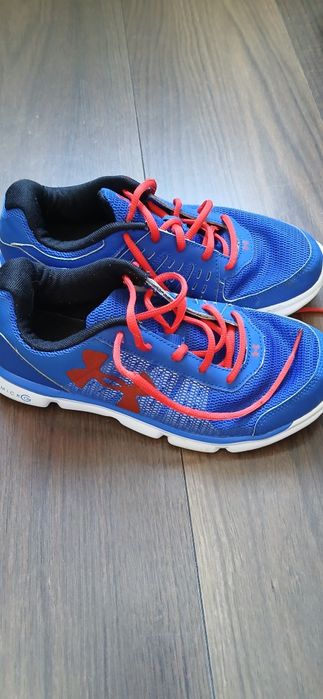 Adidasi fete, Under Armour  mărimea 39, sunt foarte frumoși, fără nici