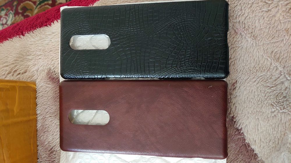 Оригинальный чехол и стекло для смартфонов Sony Xperia.