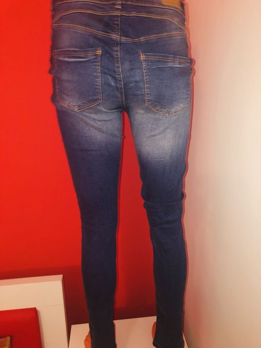 Blugi Bershka noi