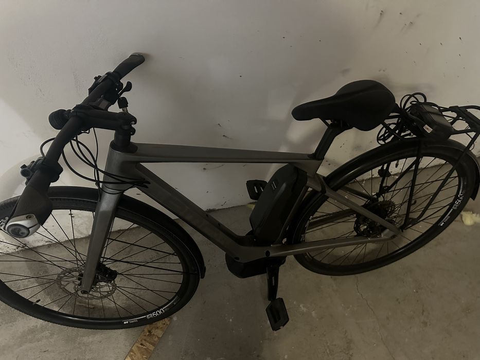 Bicicletă electrică trekking / city – autonomie mare, stare excelentă