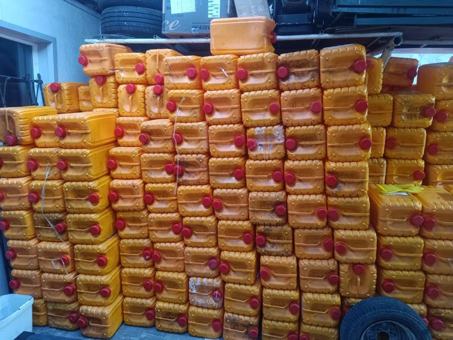 Канистры.          .