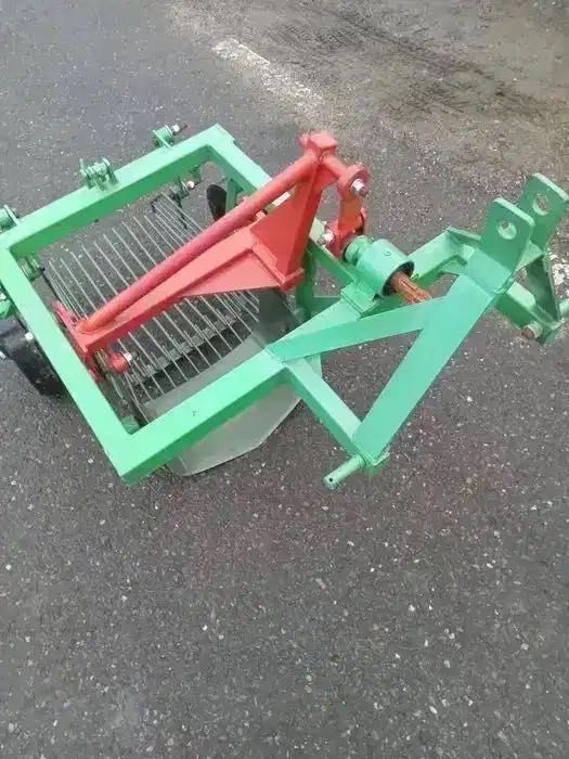 Masina de recoltat cartofi pentru tractor