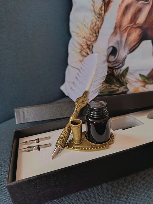 Set caligrafie cu pană, calimara și suport