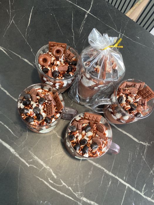 Realizez lumânări din ceară de soia naturală