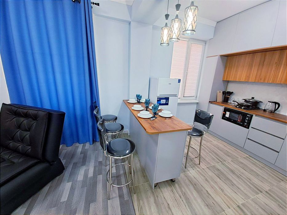 Беруний метро олдидаги квартирага шерикликка кизлар оламан