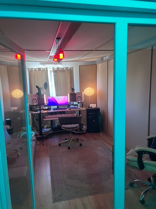 Studio Audio / Predare chirie(300 euro lunar cu tot cu utilitati)