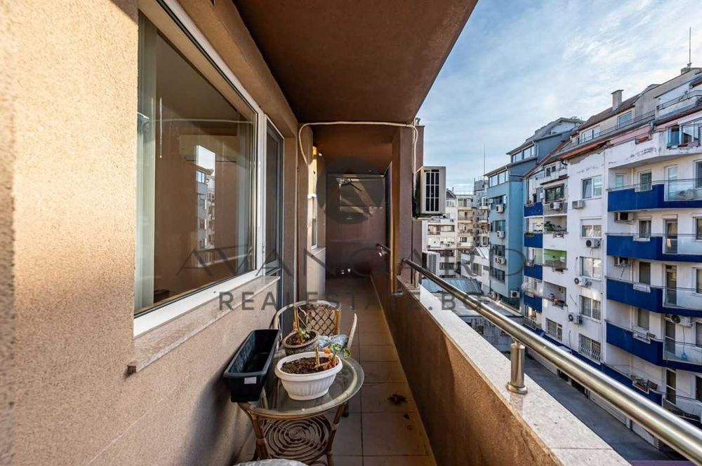 Продава се Тристаен апартамент в Пловдив, Кършияка - 90 кв.м за 2256 €/кв.м - Снимка #8